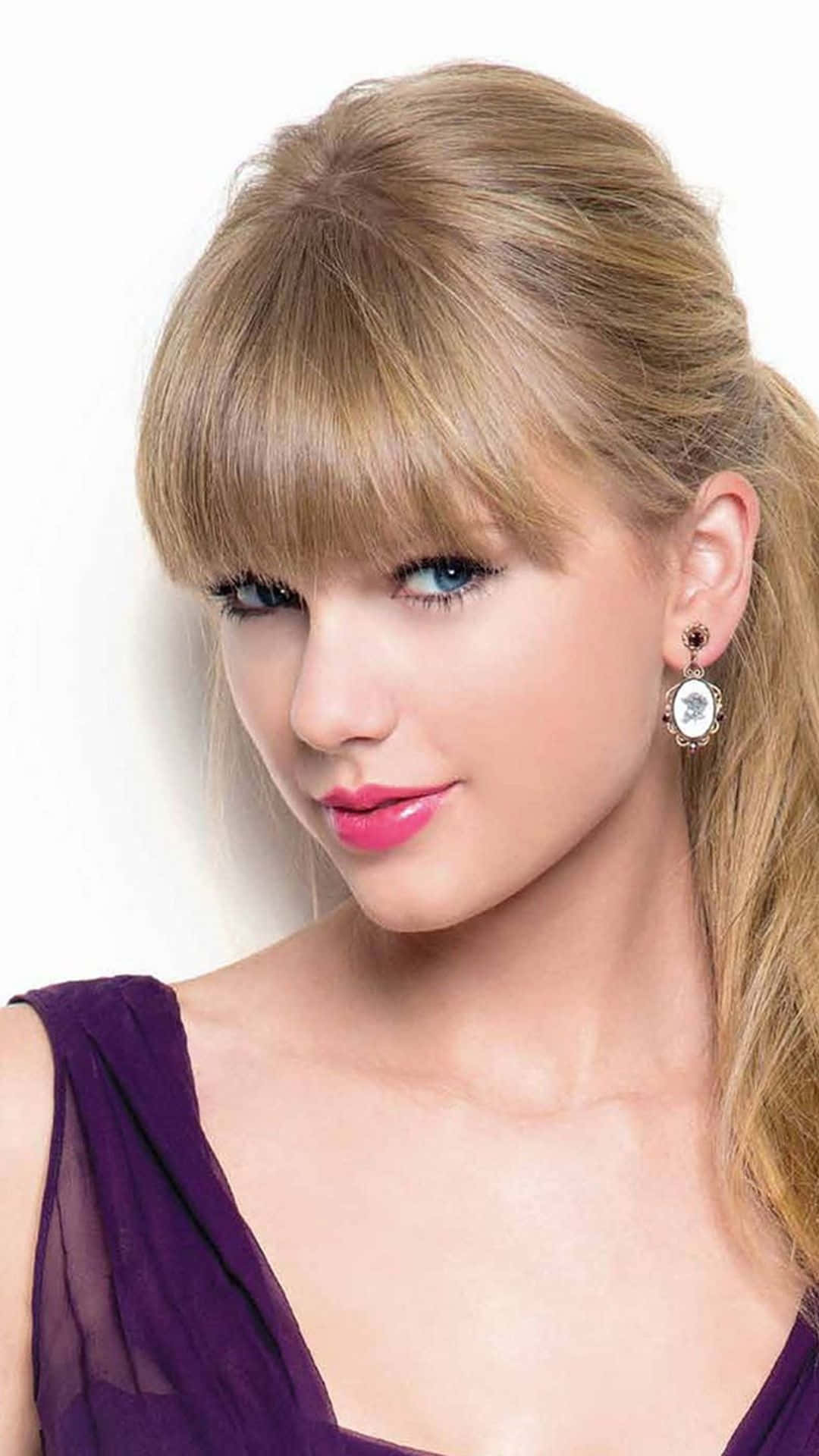 Taylor Swift Gülümseme iPhone Duvar Kağıdı