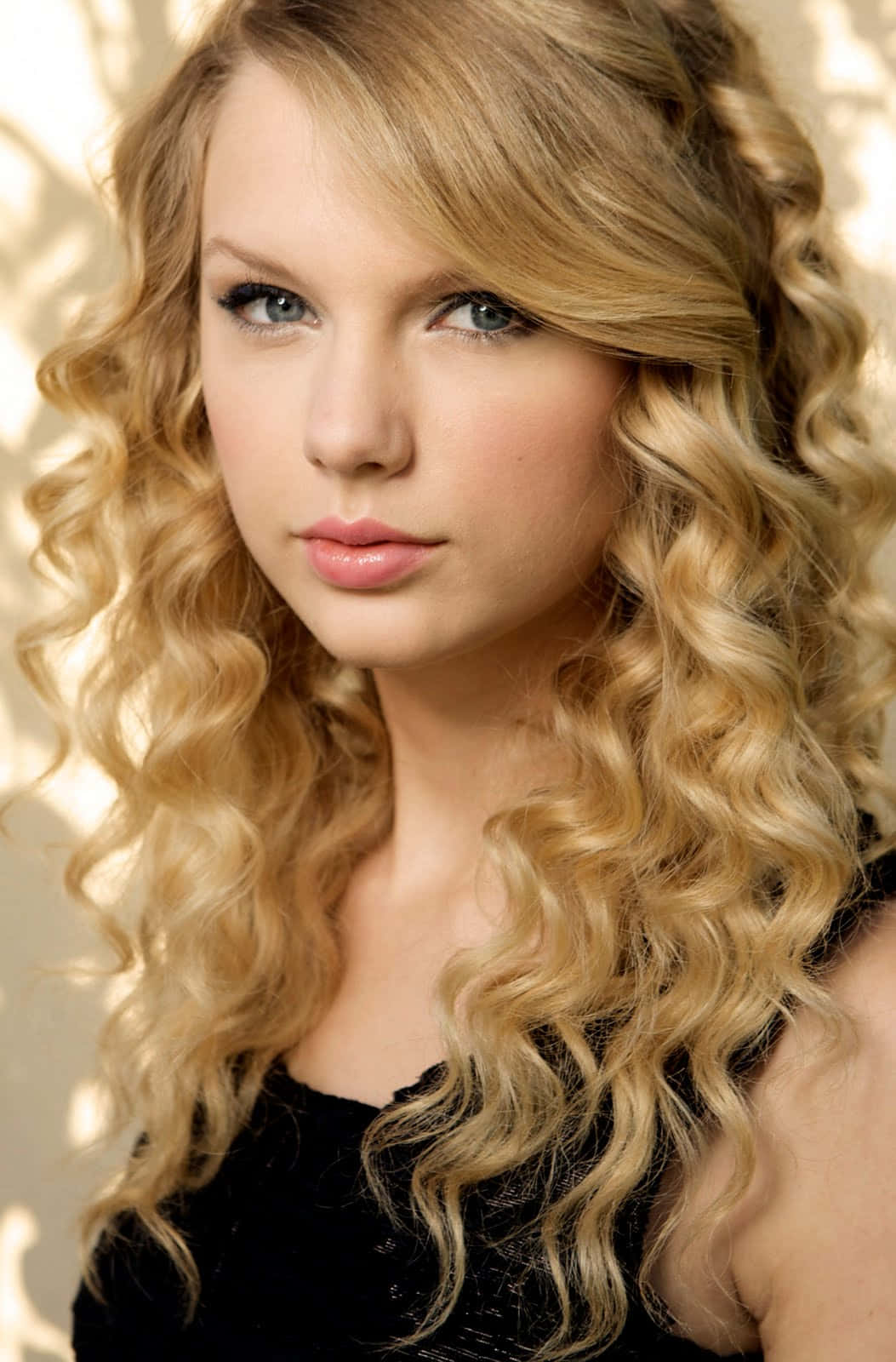 Taylor Swift güzel gülüşünü sergiliyor Duvar Kağıdı