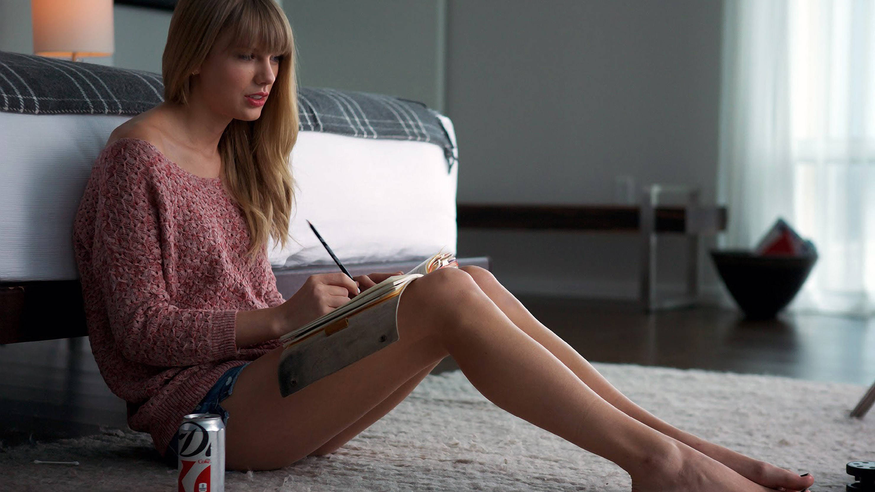 Taylor Swift'in Uzun ve Güzel Bacakları Duvar Kağıdı