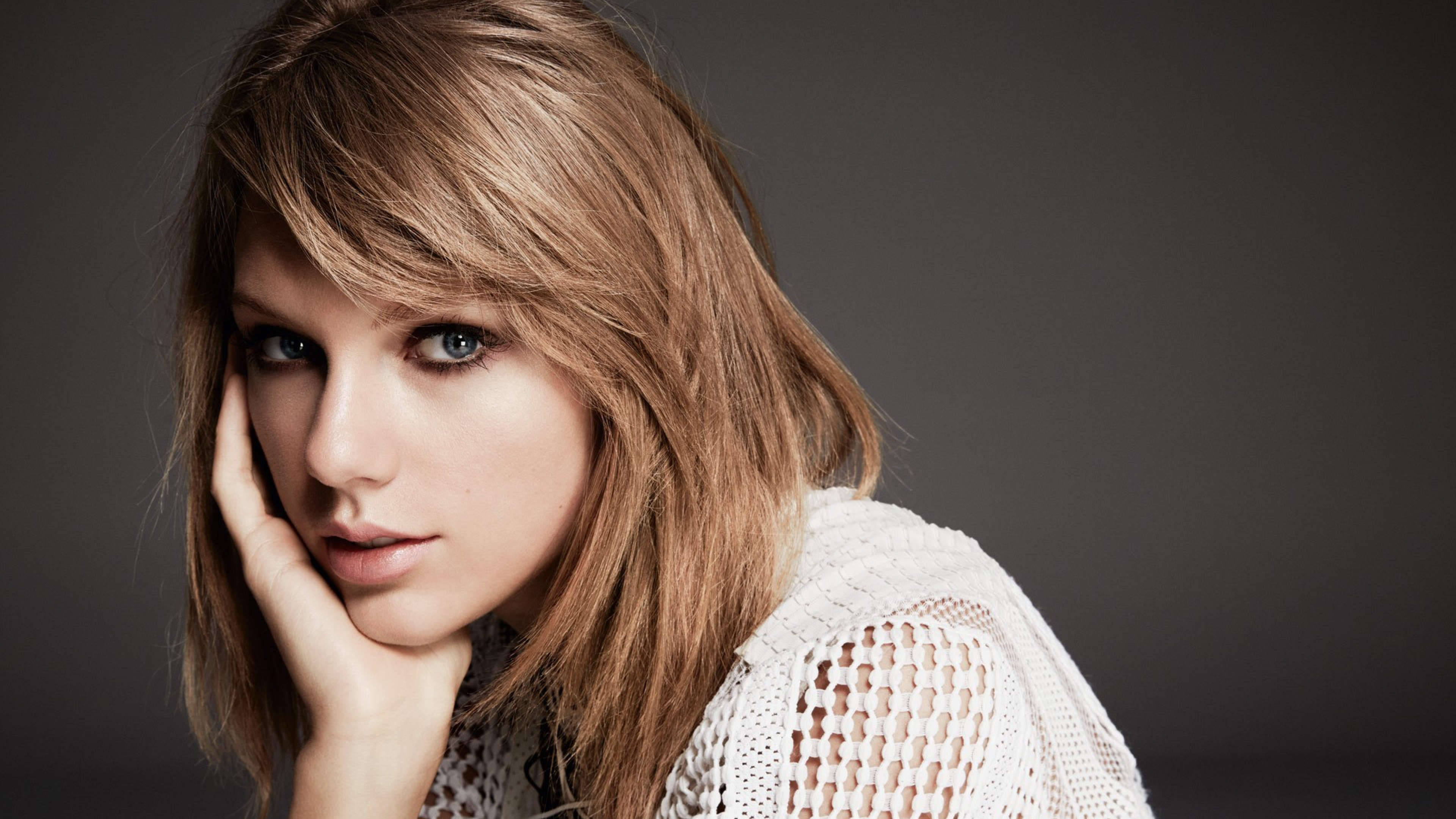 Taylor Swift kendine özgü tuhaf tarzında. Duvar Kağıdı