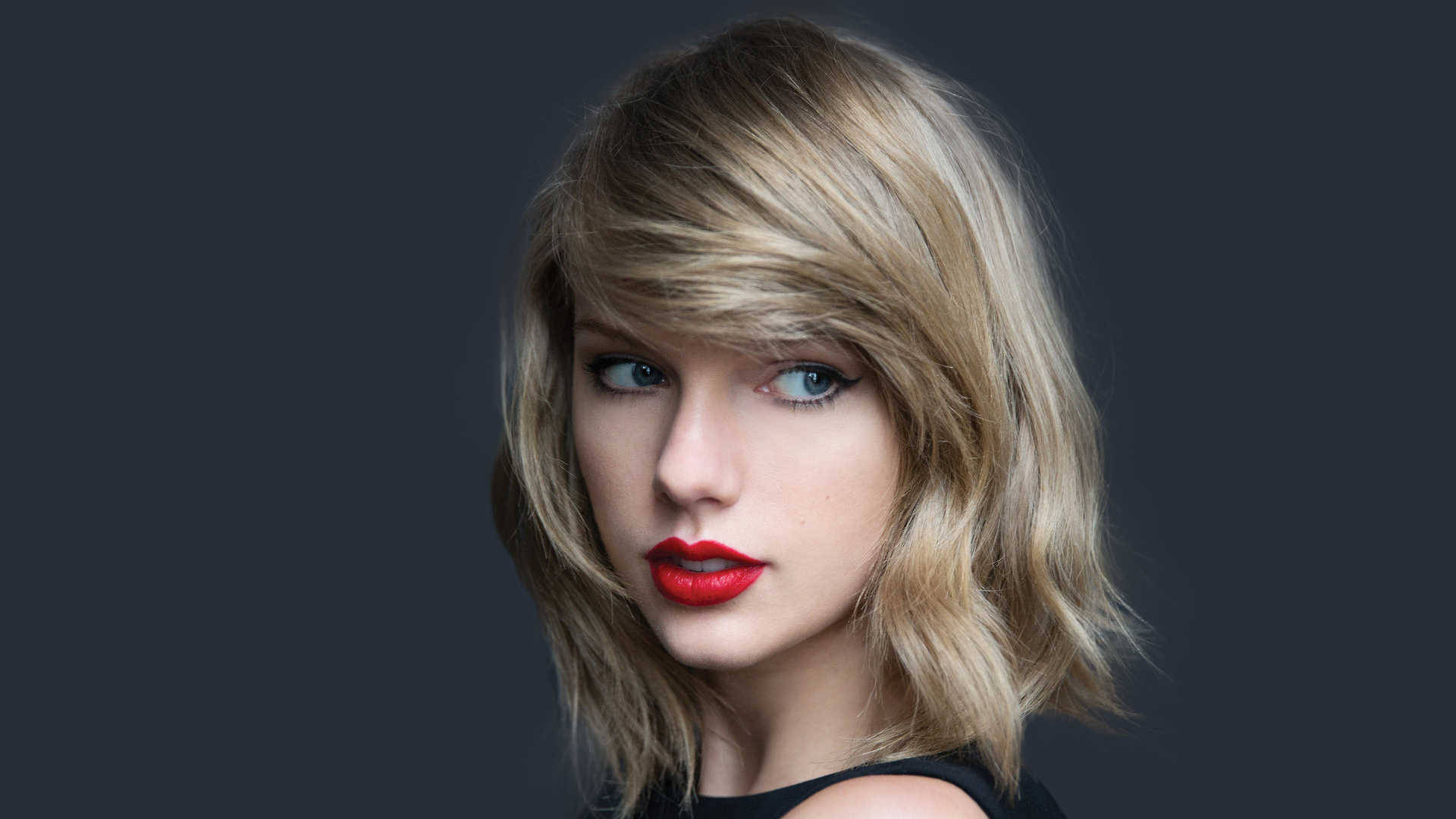 Masum yan bakış Taylor Swift minimalist duvar kağıdı kapağı.