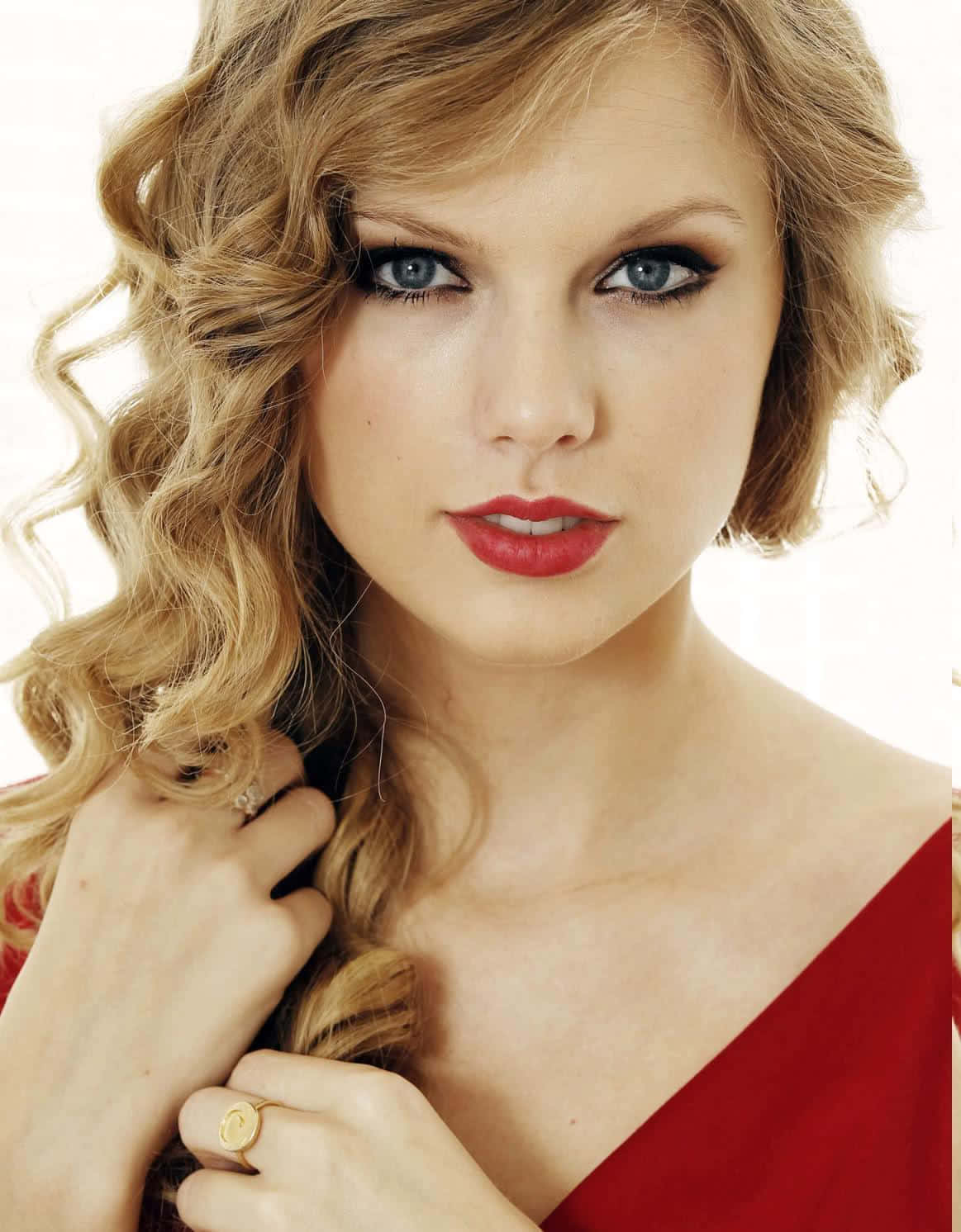 Taylor Swift mavi elbisesiyle çok güzel görünüyor Duvar Kağıdı