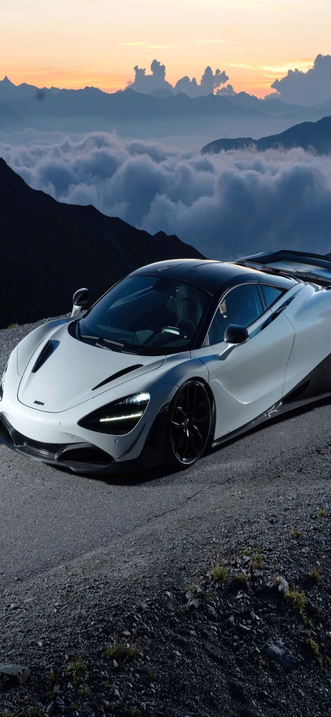 Teknolojinin En Hızlı Kombinasyonu - iPhone Xs ve McLaren 720s Duvar Kağıdı