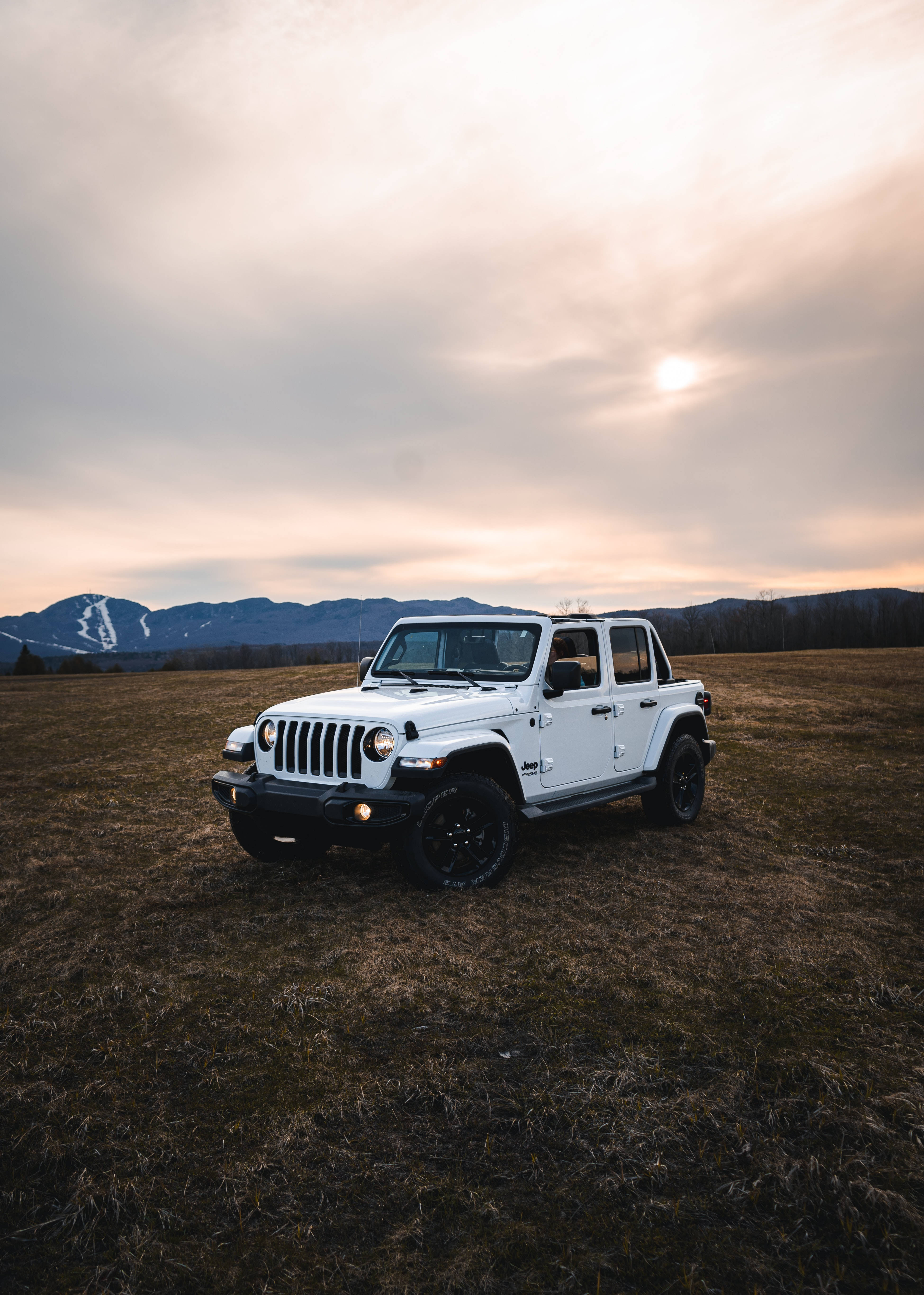 Temiz Beyaz Wrangler Jeep Duvar Kağıdı