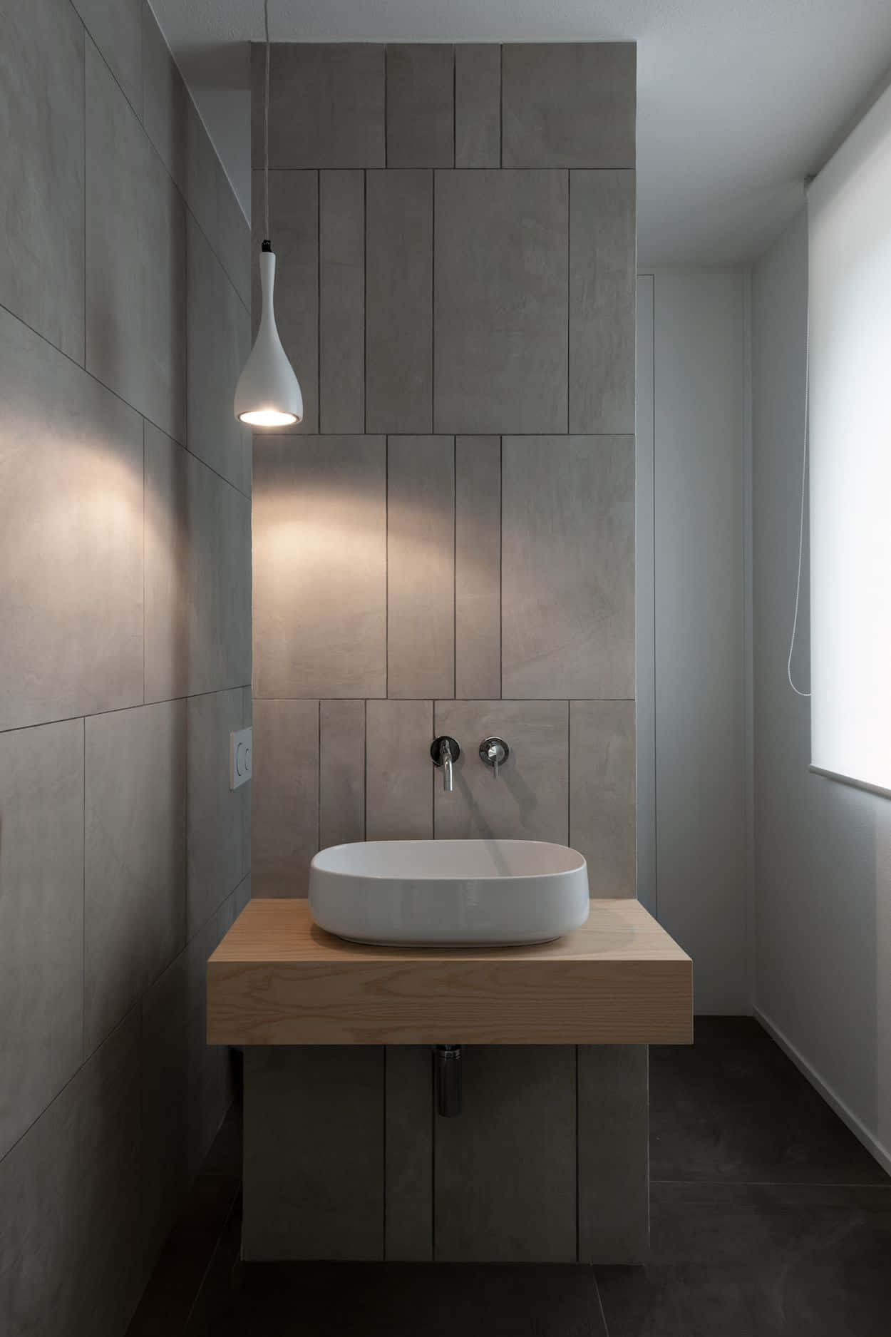 Temiz ve Minimalist Klozet Tasarımı Duvar Kağıdı