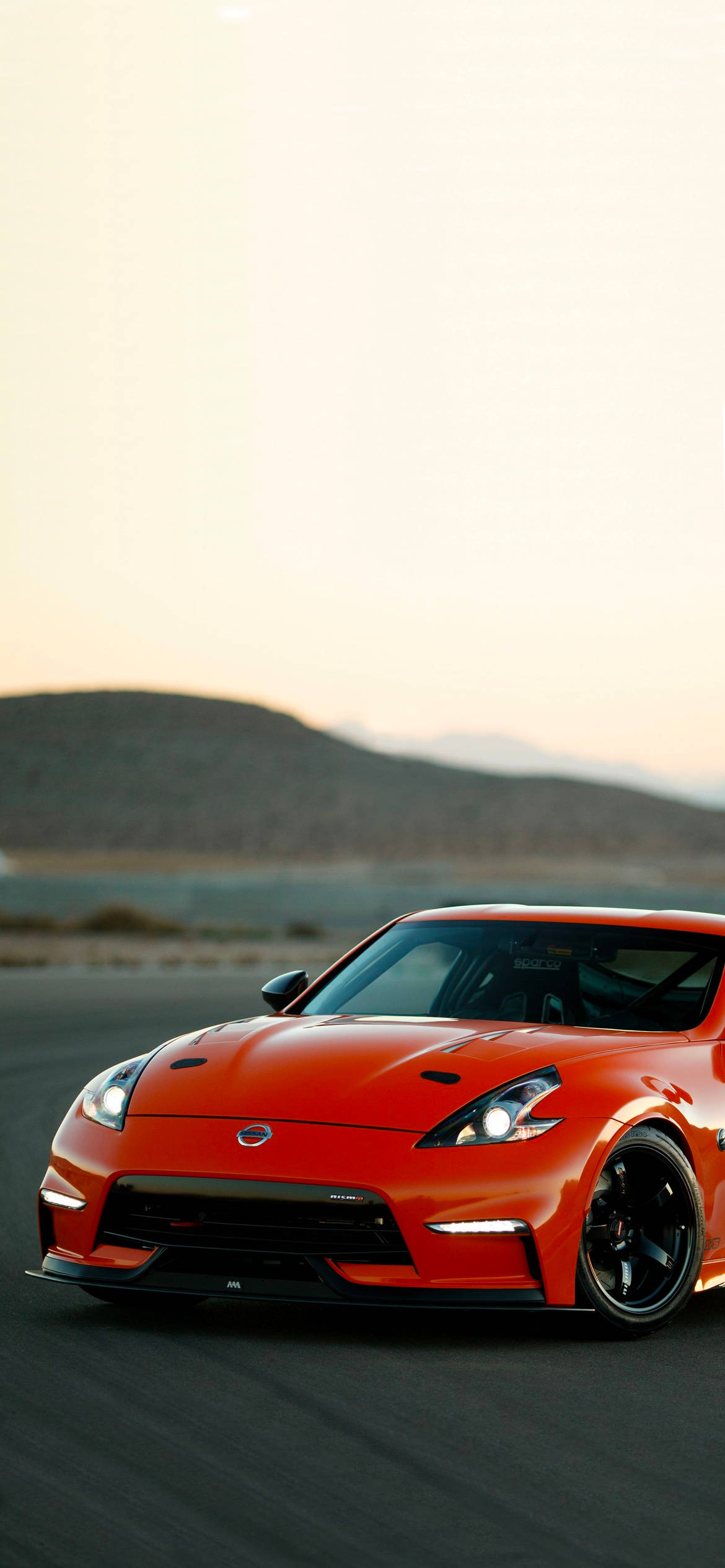 Tepeli Kırmızı Nissan 370Z Duvar Kağıdı