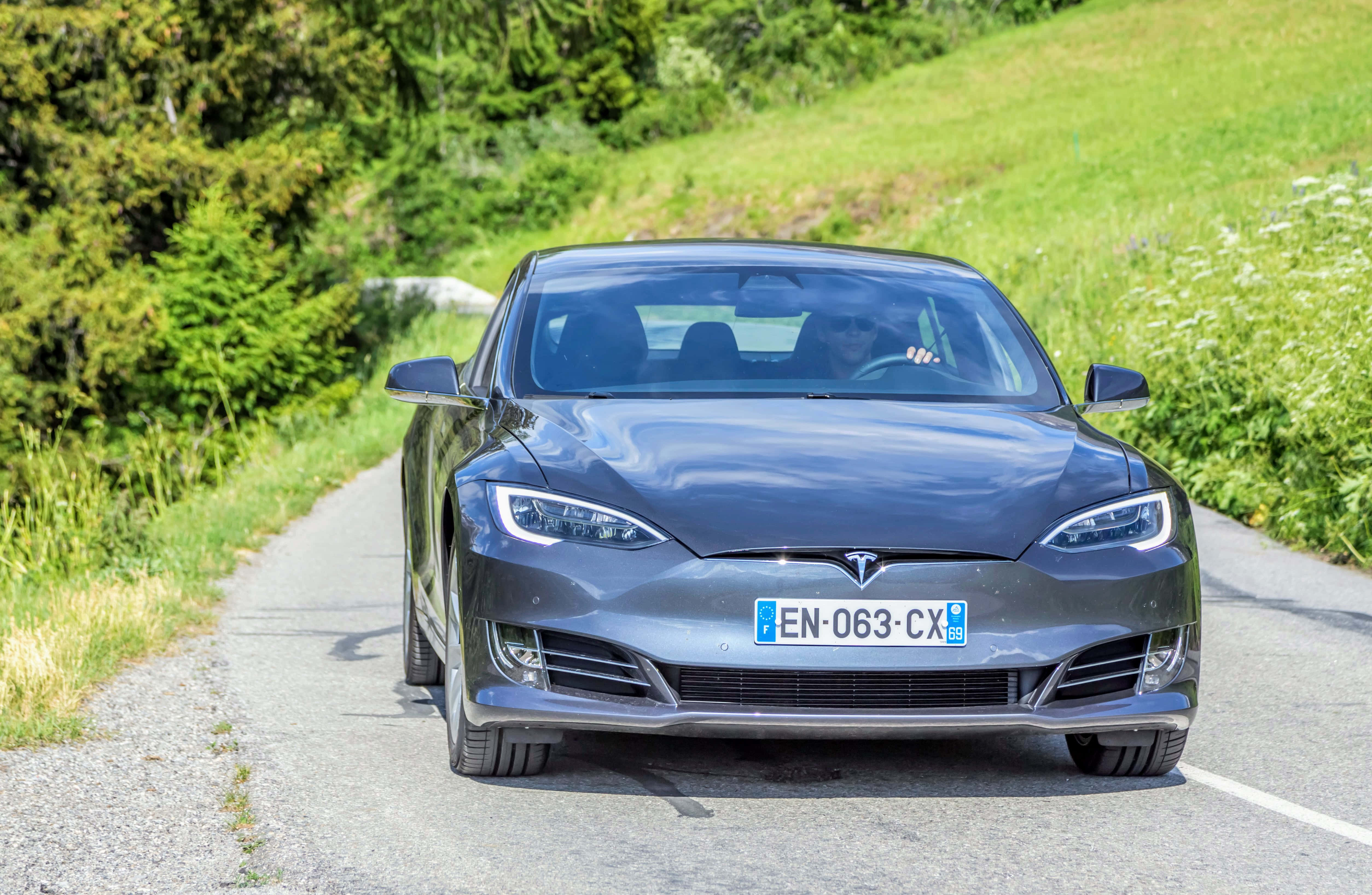 Tesla Araba Duvar Kağıdı