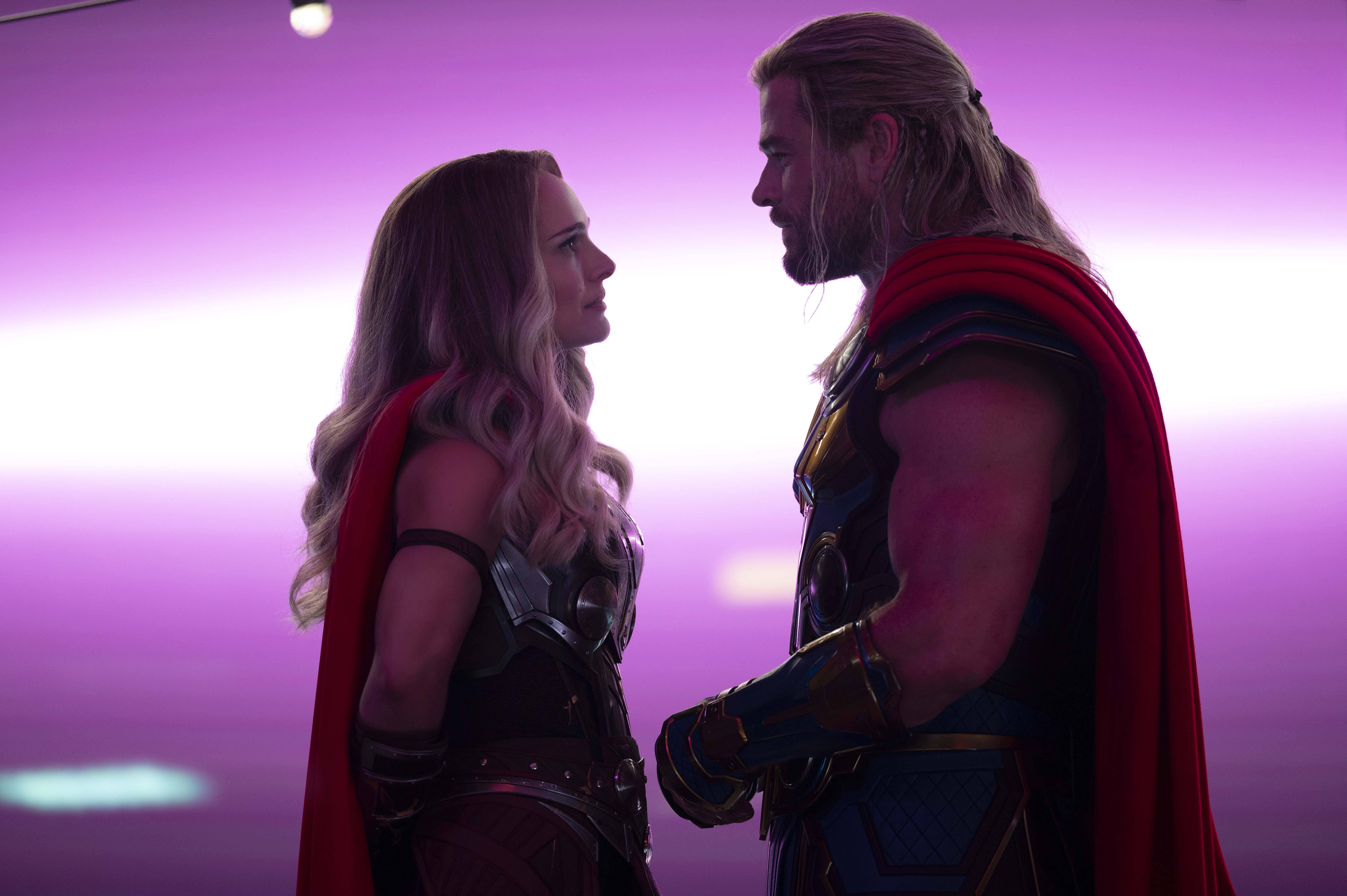 Thor Love And Thunder Yeniden Birleşen Aşıklar Duvar Kağıdı