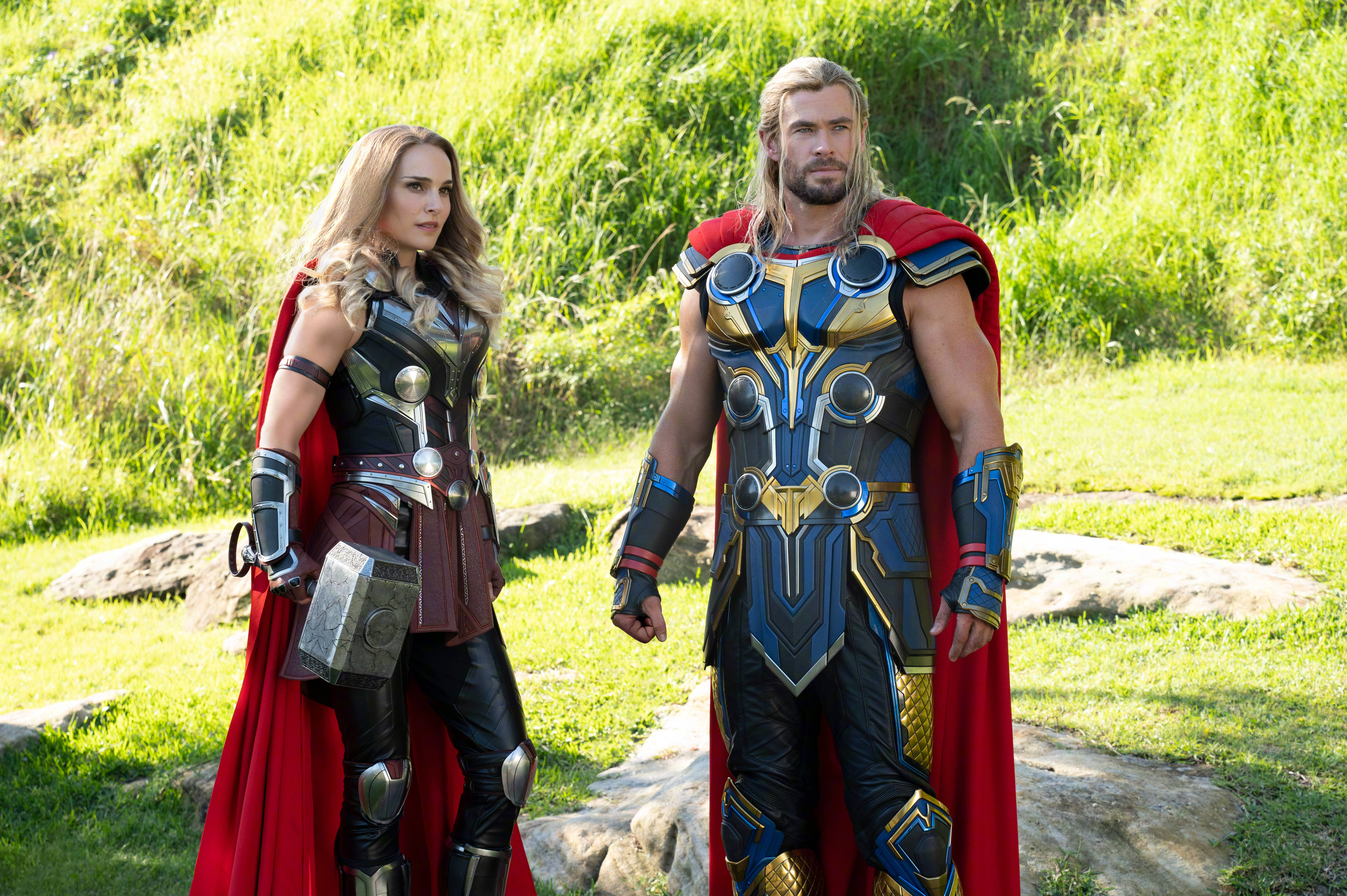 Thor Love And Thunder Asgard Zırhı Duvar Kağıdı