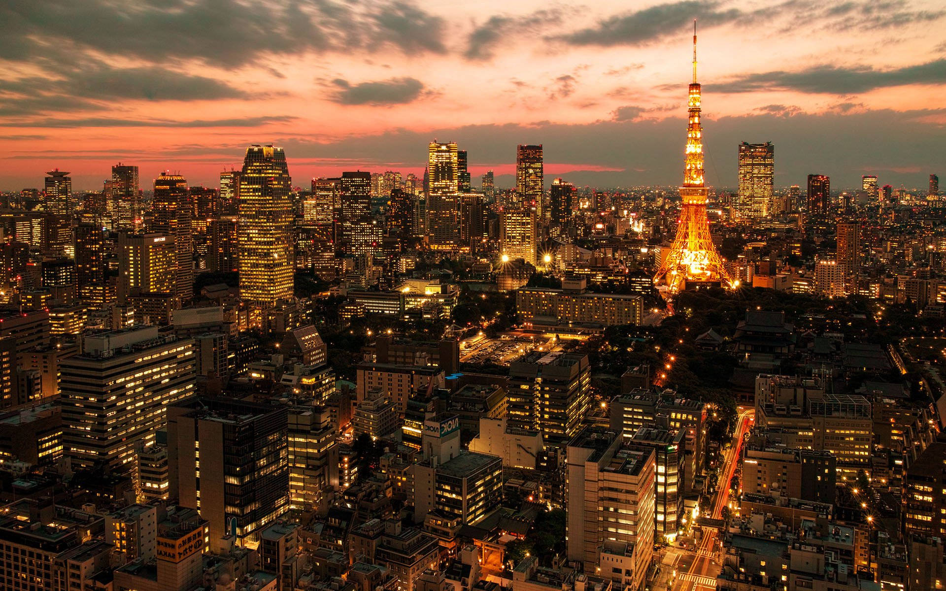 Tokyo Kulesi'nde Altın Gün Batımı Duvar Kağıdı