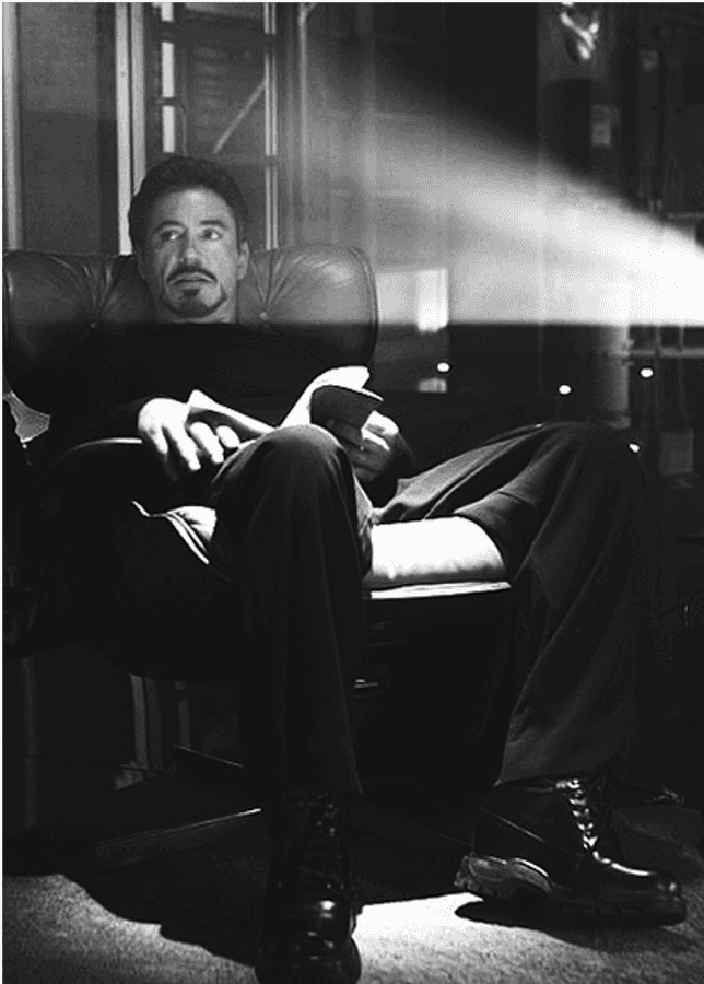 Tony Stark'ın Düşünceli Anı Duvar Kağıdı
