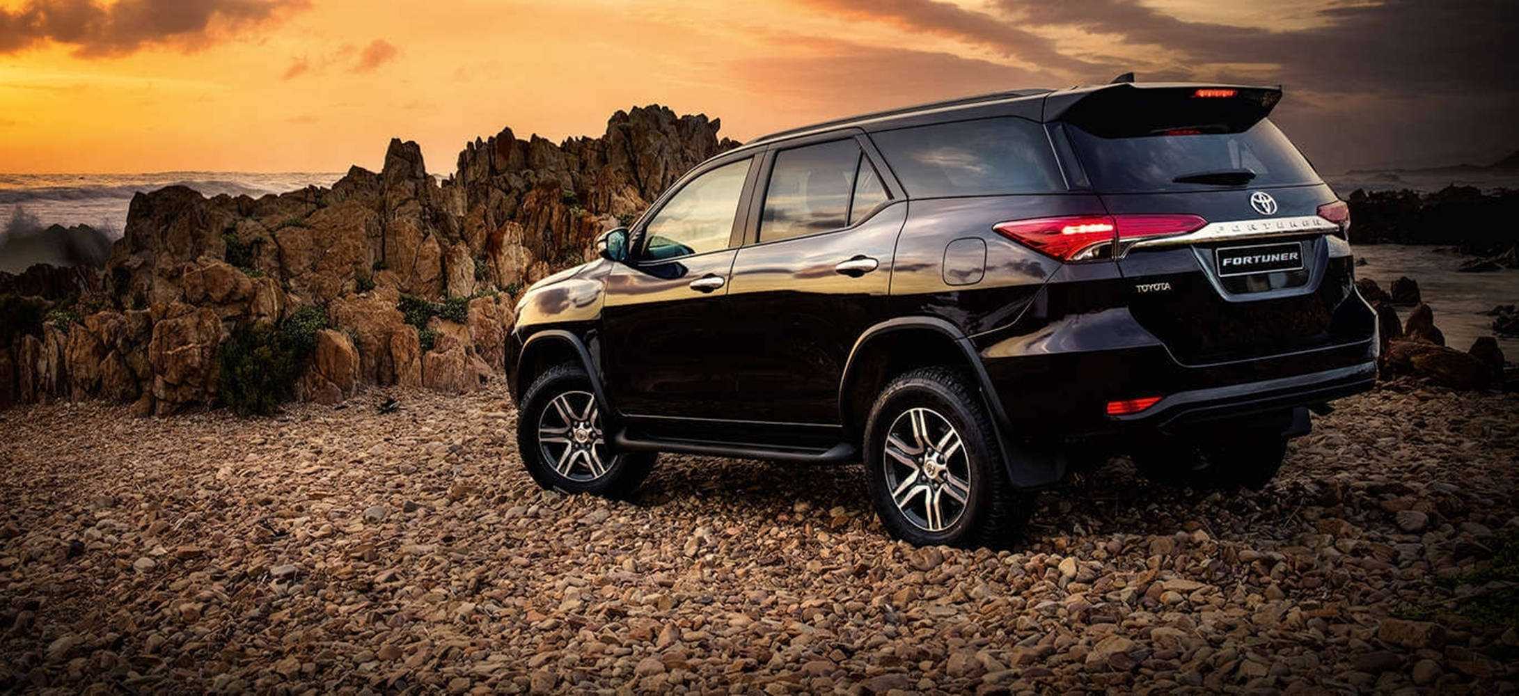 Toyota Fortuner Siyah Legender SUV Duvar Kağıdı