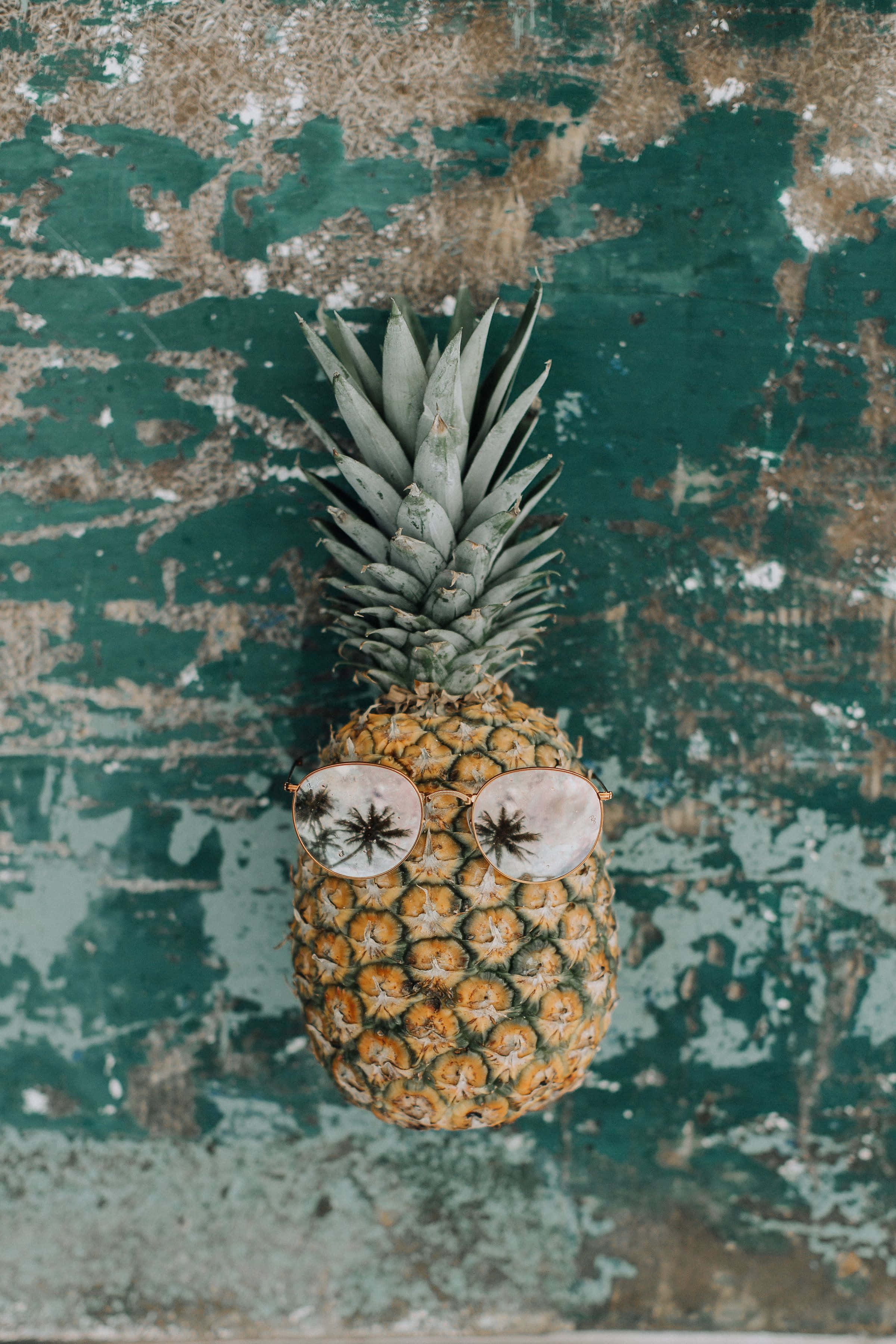 Tropikal Lezzetler - Lezzetli bir ananas meyvesinin tadını çıkarın Duvar Kağıdı