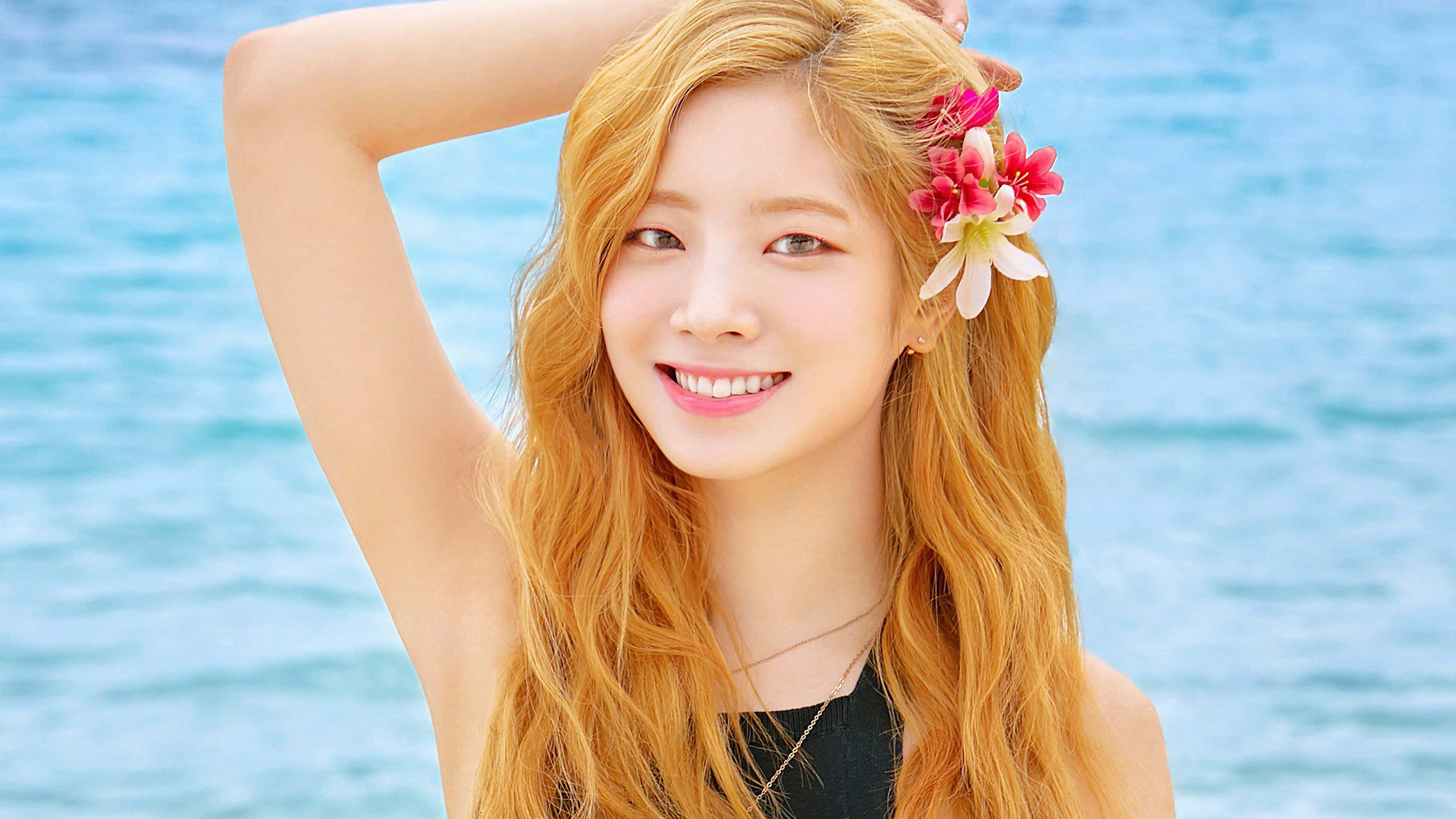 TWICE - Büyüleyici Bakışlarla Göz Alıcı Bir Gece Duvar Kağıdı