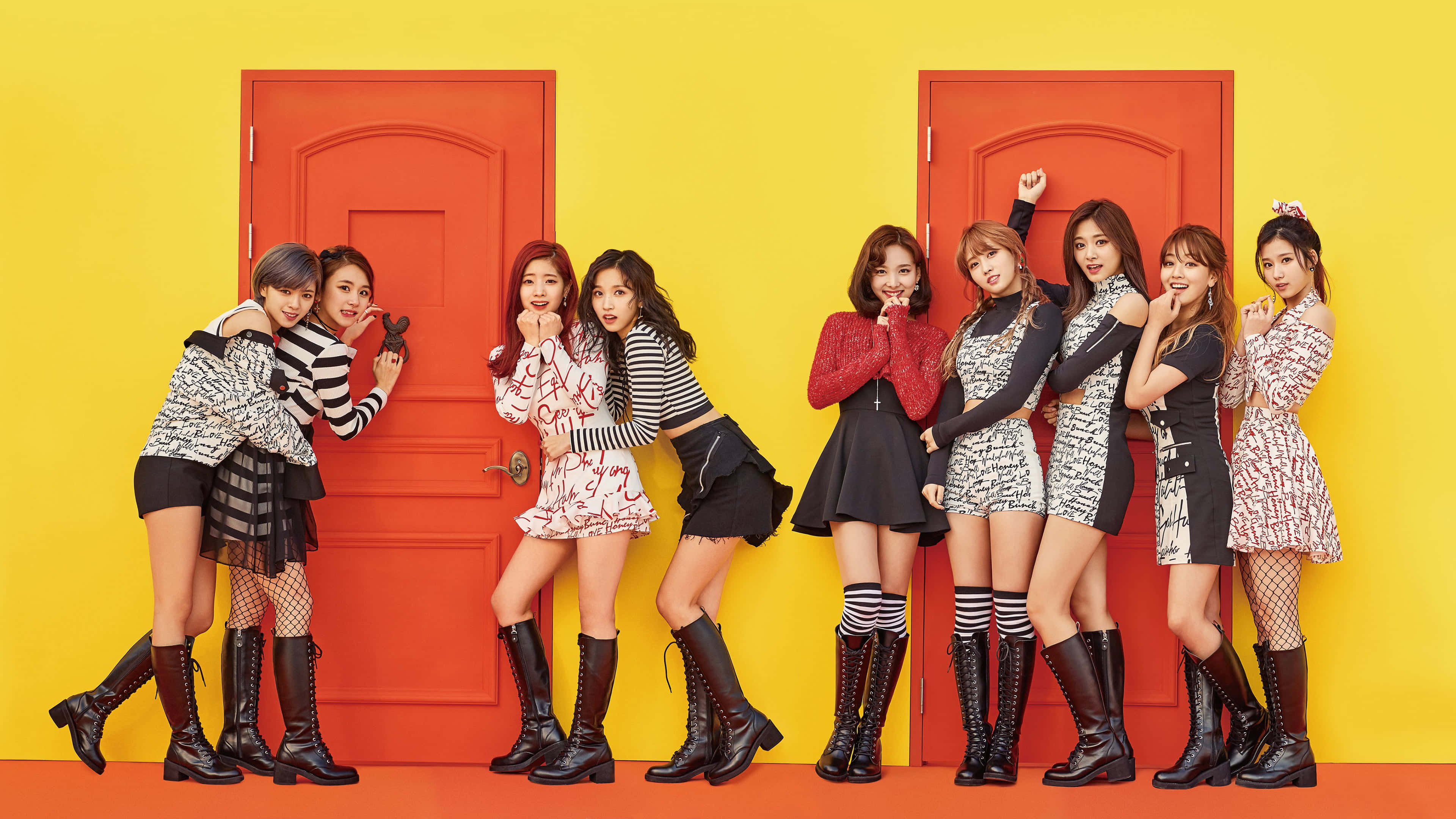 Twice K-pop grubunun büyüleyici anları Duvar Kağıdı