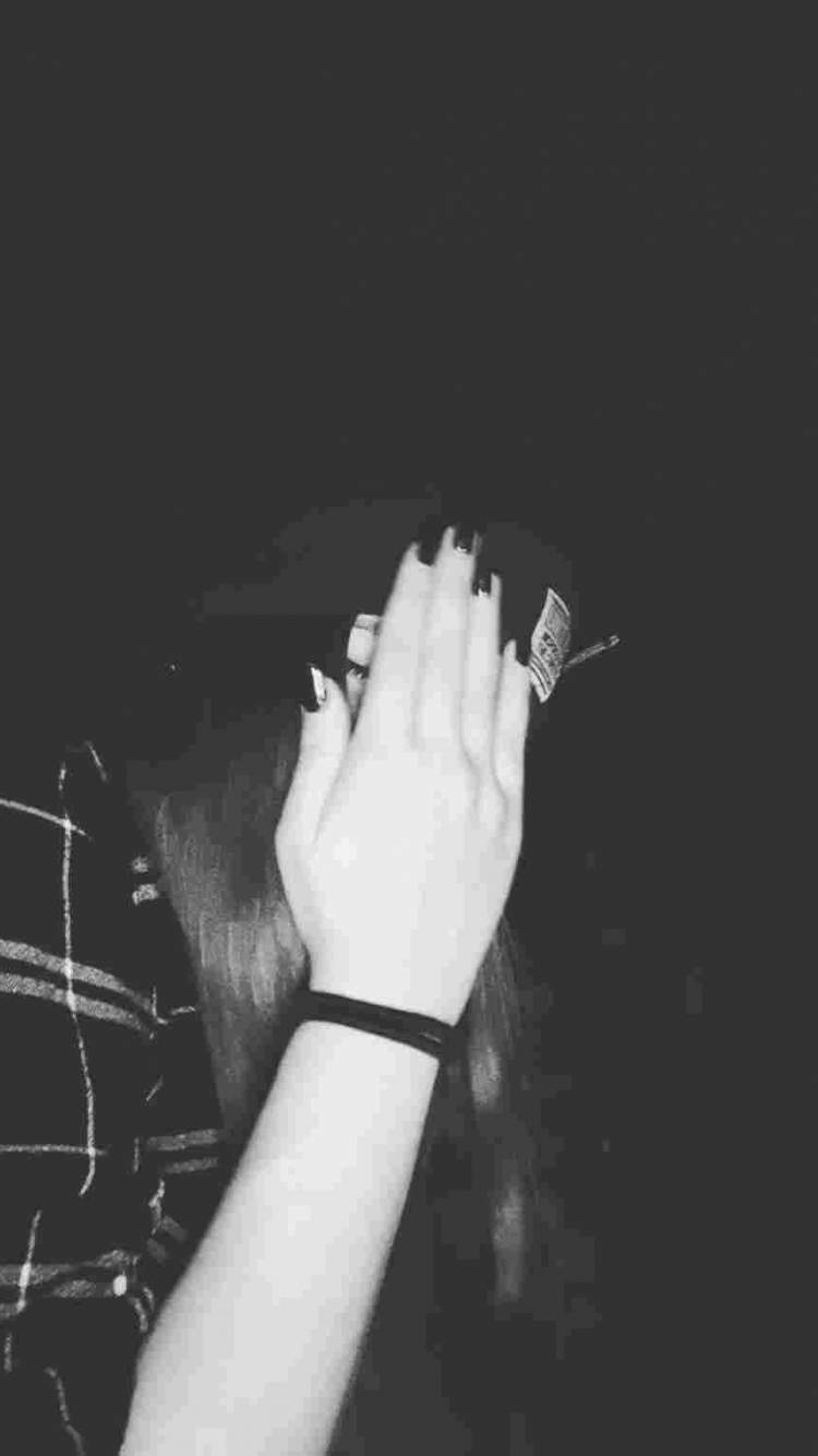 Utangaç Emo Estetik Kız Duvar Kağıdı