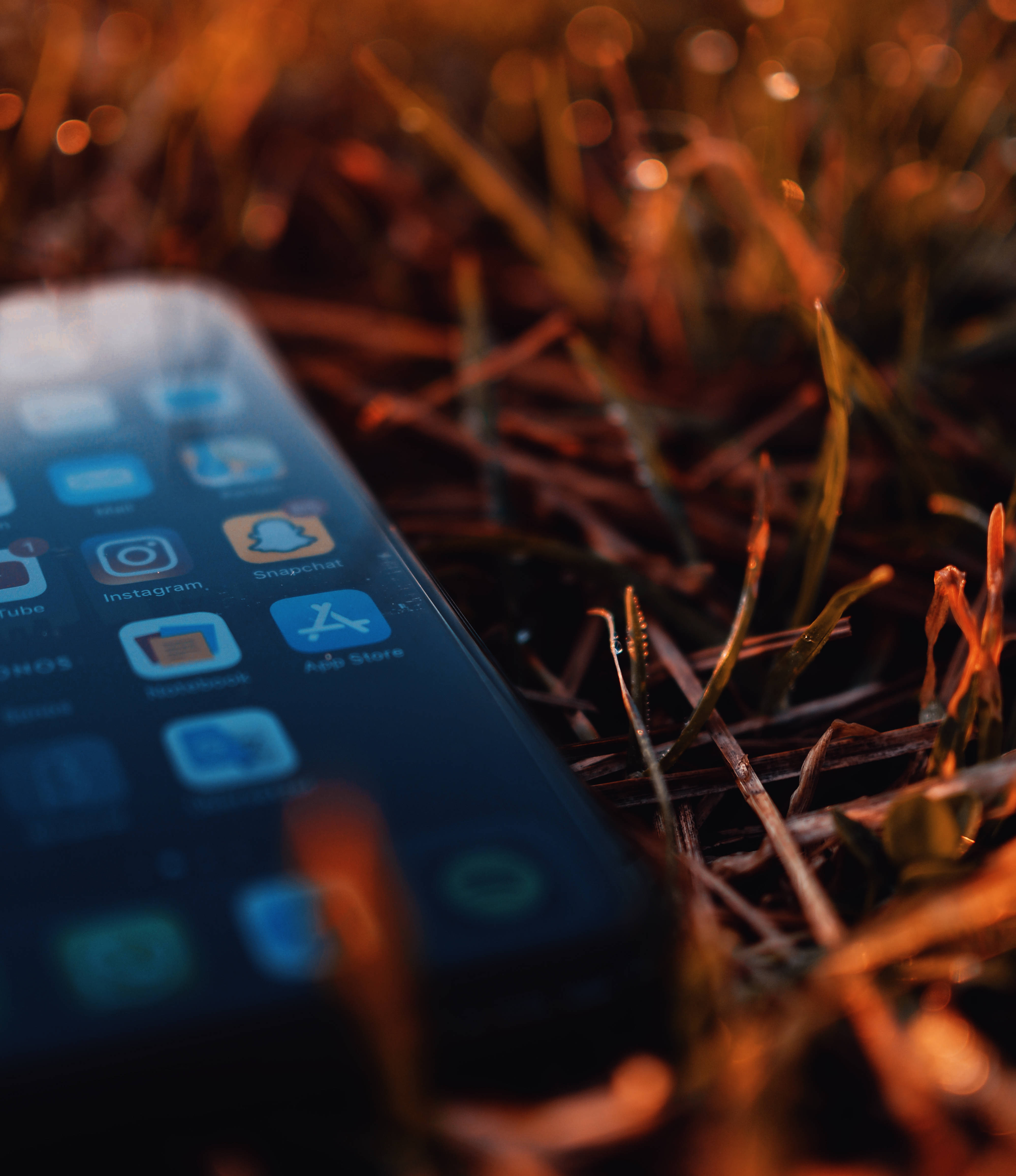Uzay Grisinde Lüks iPhone Xs Duvar Kağıdı