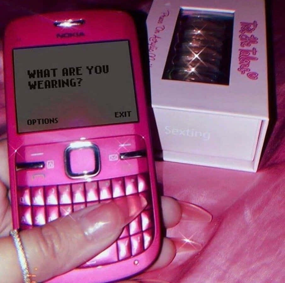 üzerinde mesaj olan pembe bir cep telefonu Duvar Kağıdı