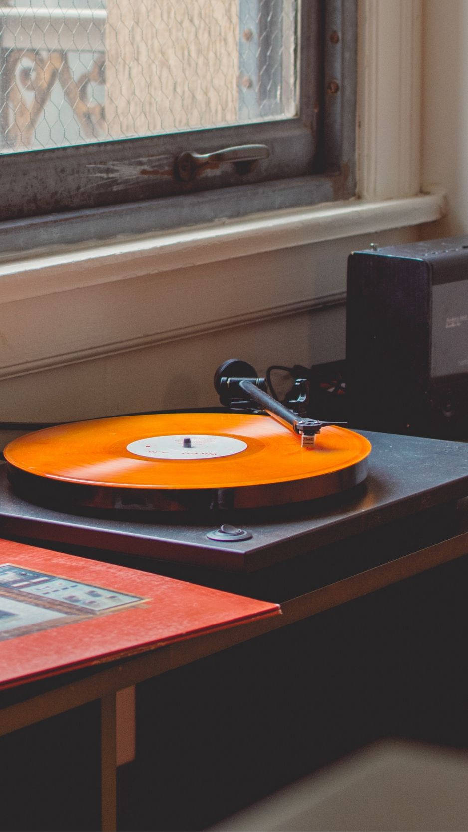 Vintage iPhone Turuncu Vinil Estetiği Duvar Kağıdı