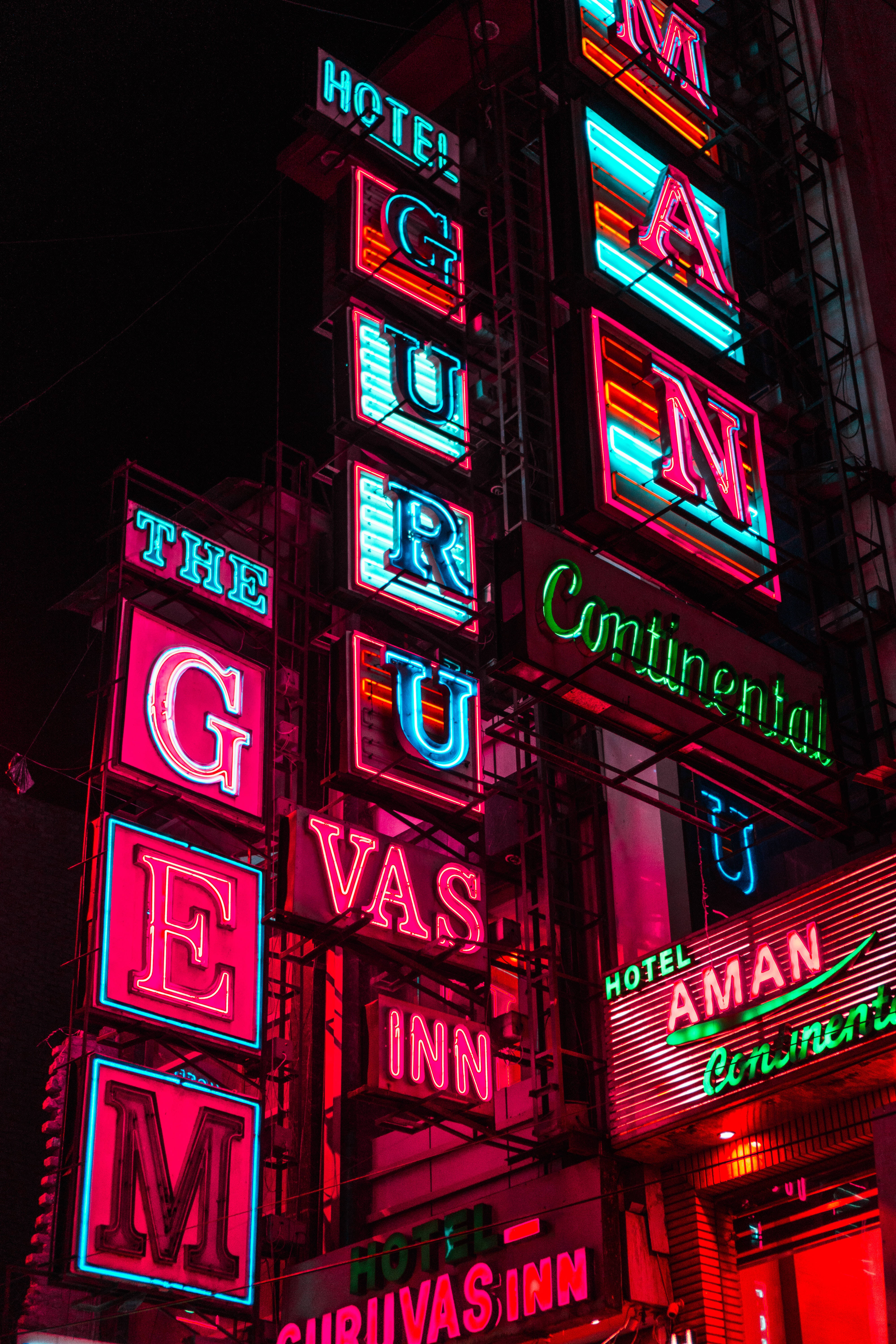 Vintage Otel Tabelaları Duvar Kağıdı