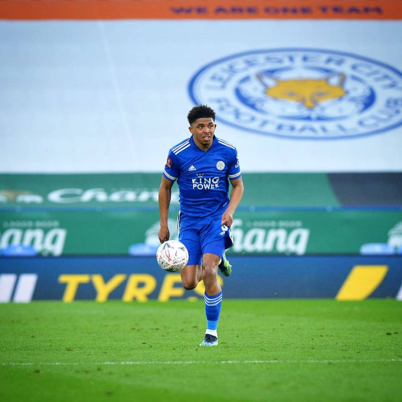 Wesley Fofana Leicester Antrenman Topu Duvar Kağıdı