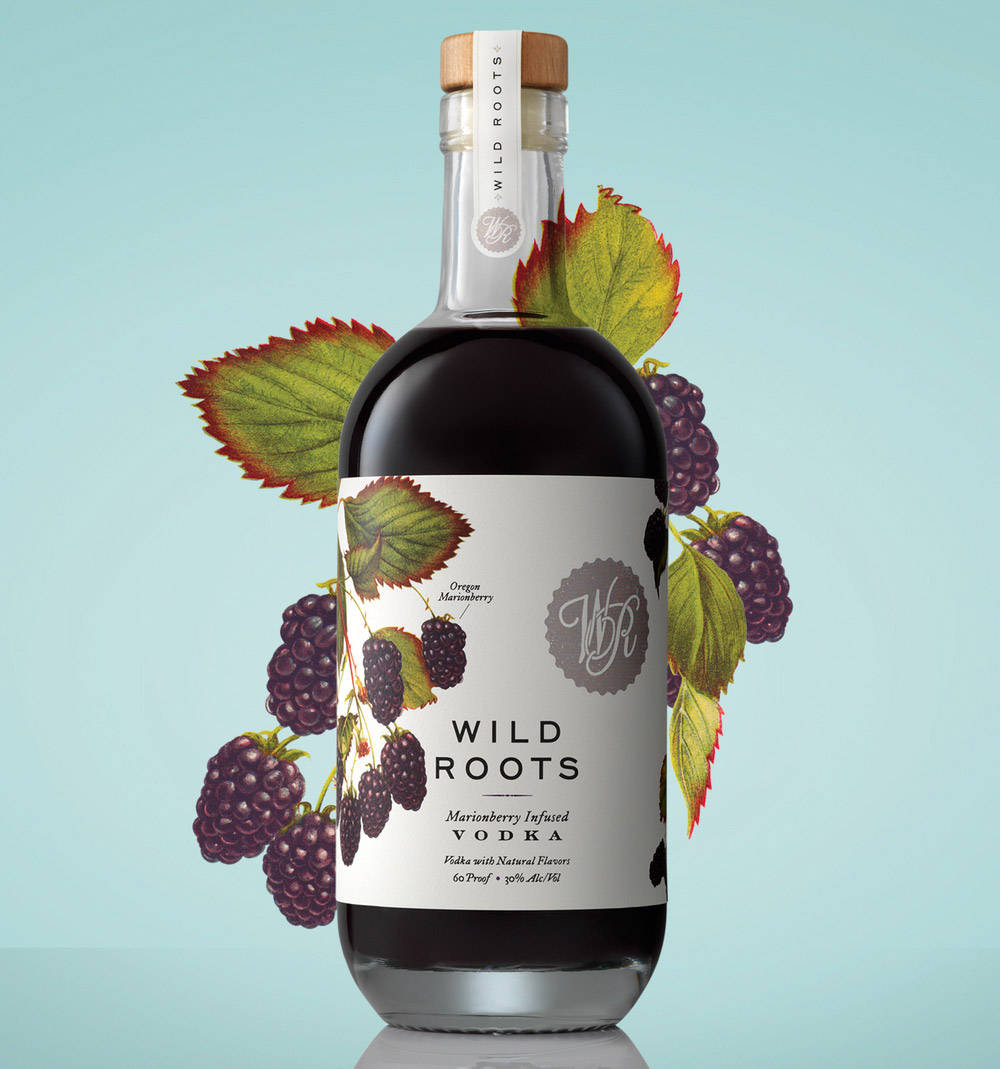 Wild Roots Böğürtlen Aromalı Votka ve Taze Meyveler Duvar Kağıdı