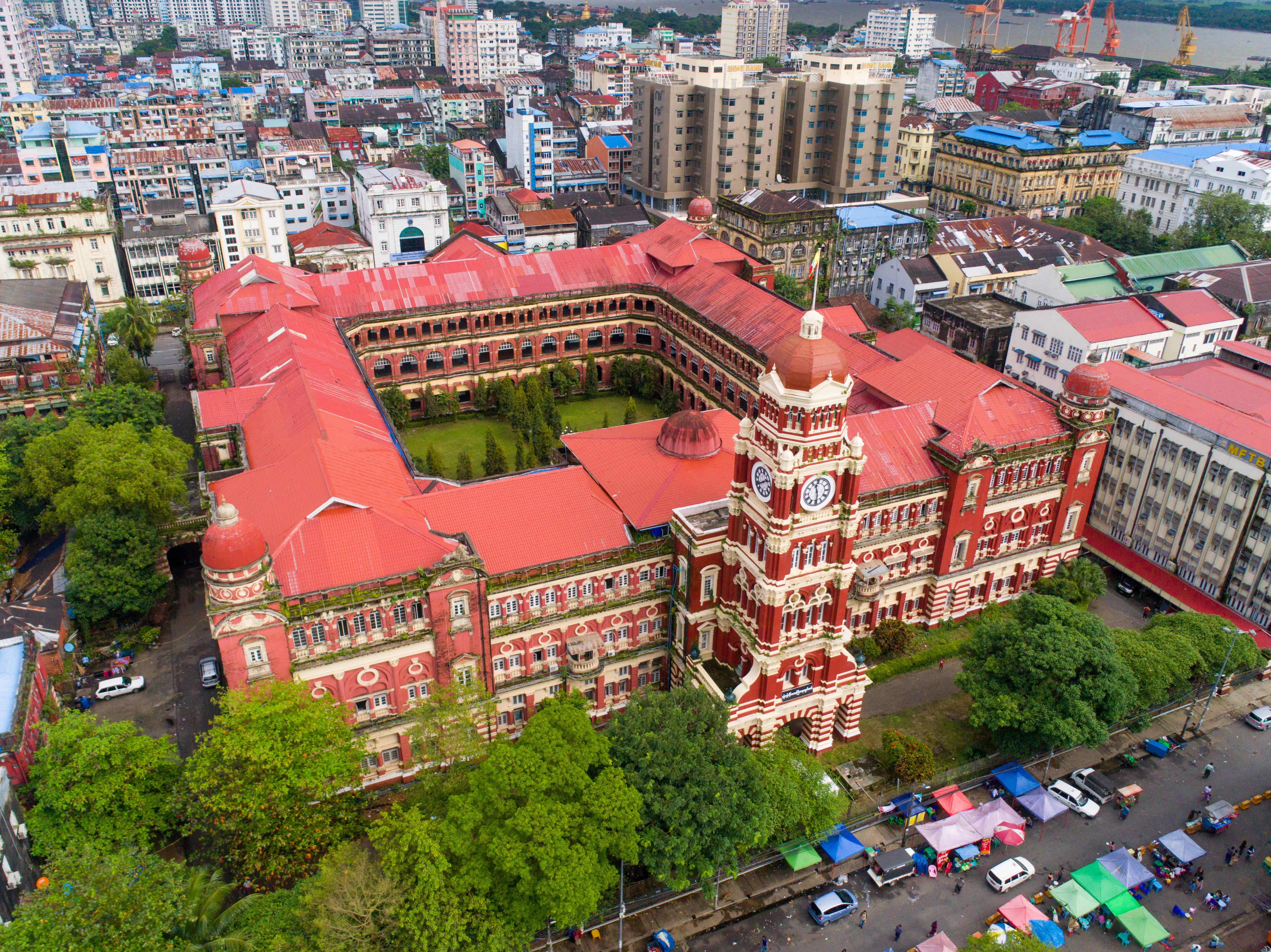 Yangon Yüksek Mahkemesi - Myanmar'da Mimari Bir Harika Duvar Kağıdı
