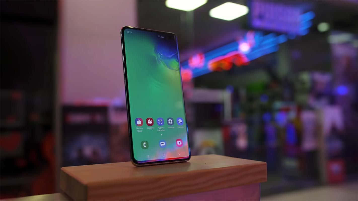 Yeni Galaxy S10'u alın ve eşsiz güç ile tasarımı deneyimleyin Duvar Kağıdı