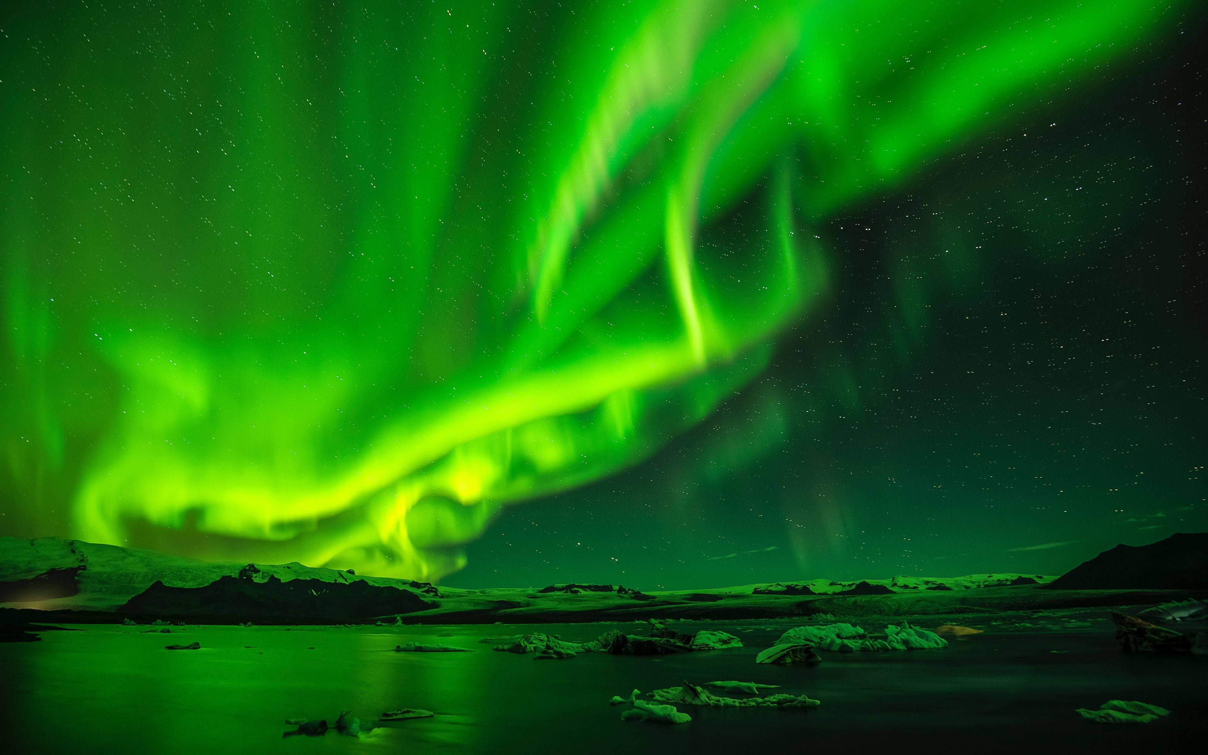 Yeşil Gökyüzü Aurora Borealis Duvar Kağıdı
