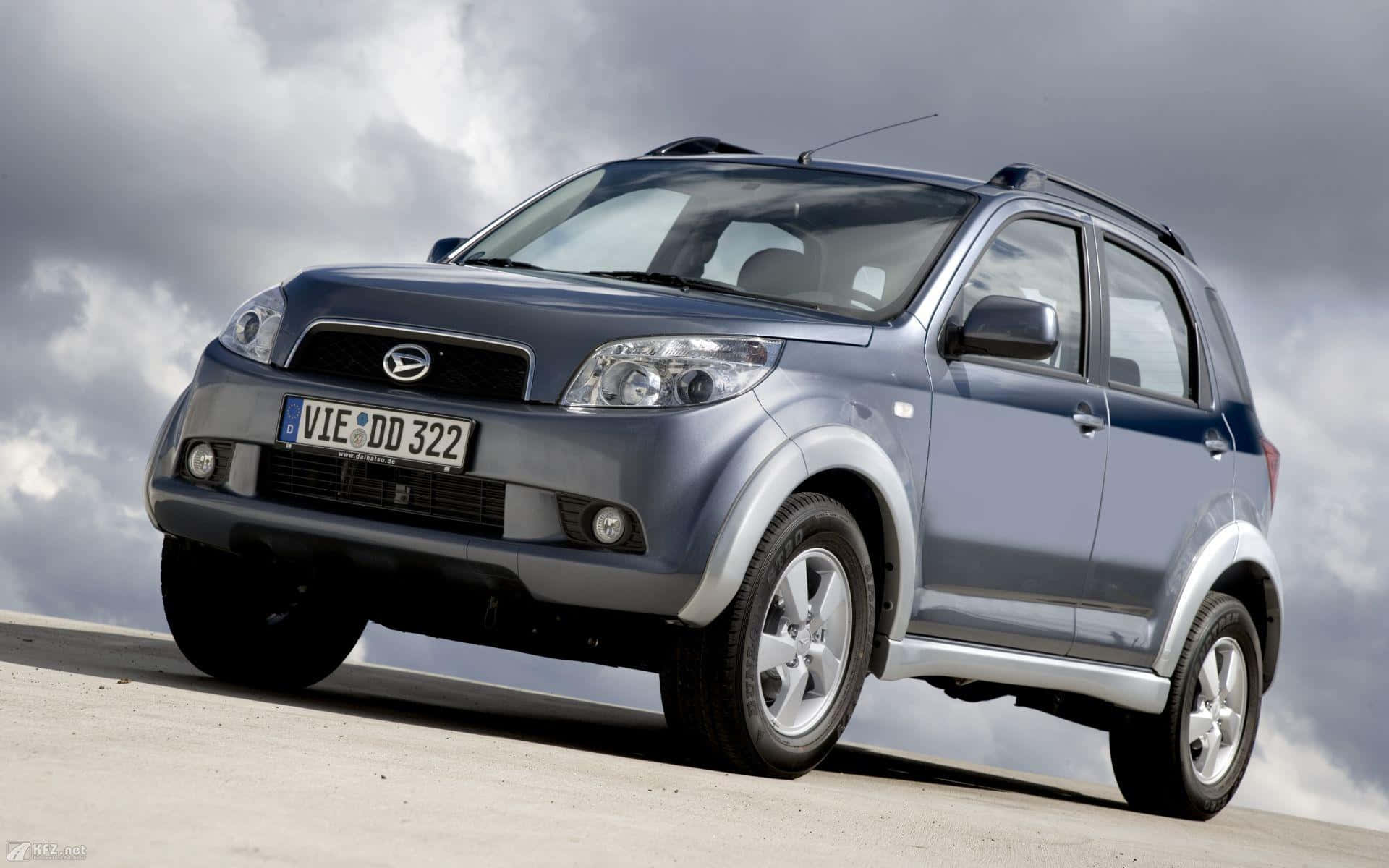 Yolda Şık ve Stil Sahibi Daihatsu Duvar Kağıdı