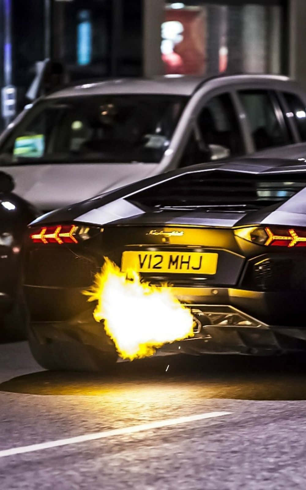 Yolda Spor Araba Lamborghini Telefon Duvar Kağıdı
