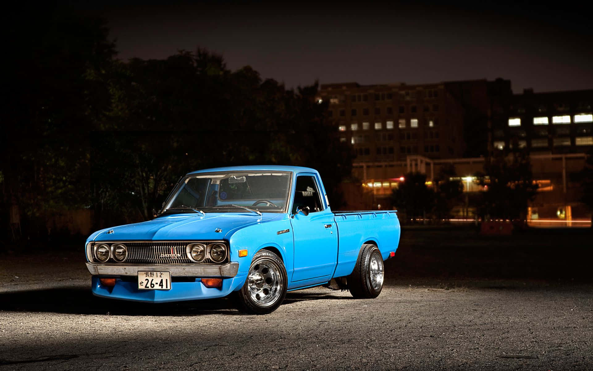 Yoldaki Vintage Datsun Spor Araba Duvar Kağıdı