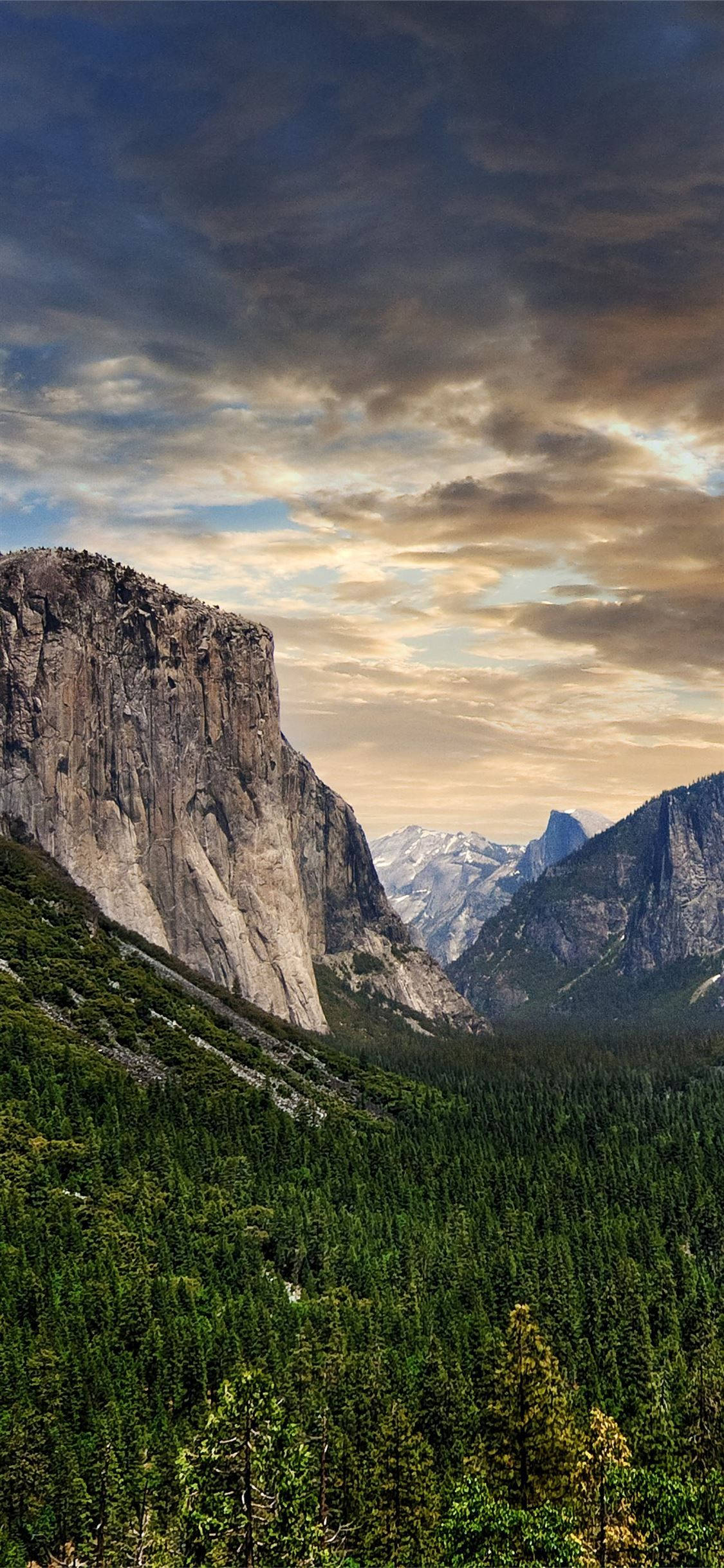 Yosemite'de Bulutlu Gün iPhone Duvar Kağıdı