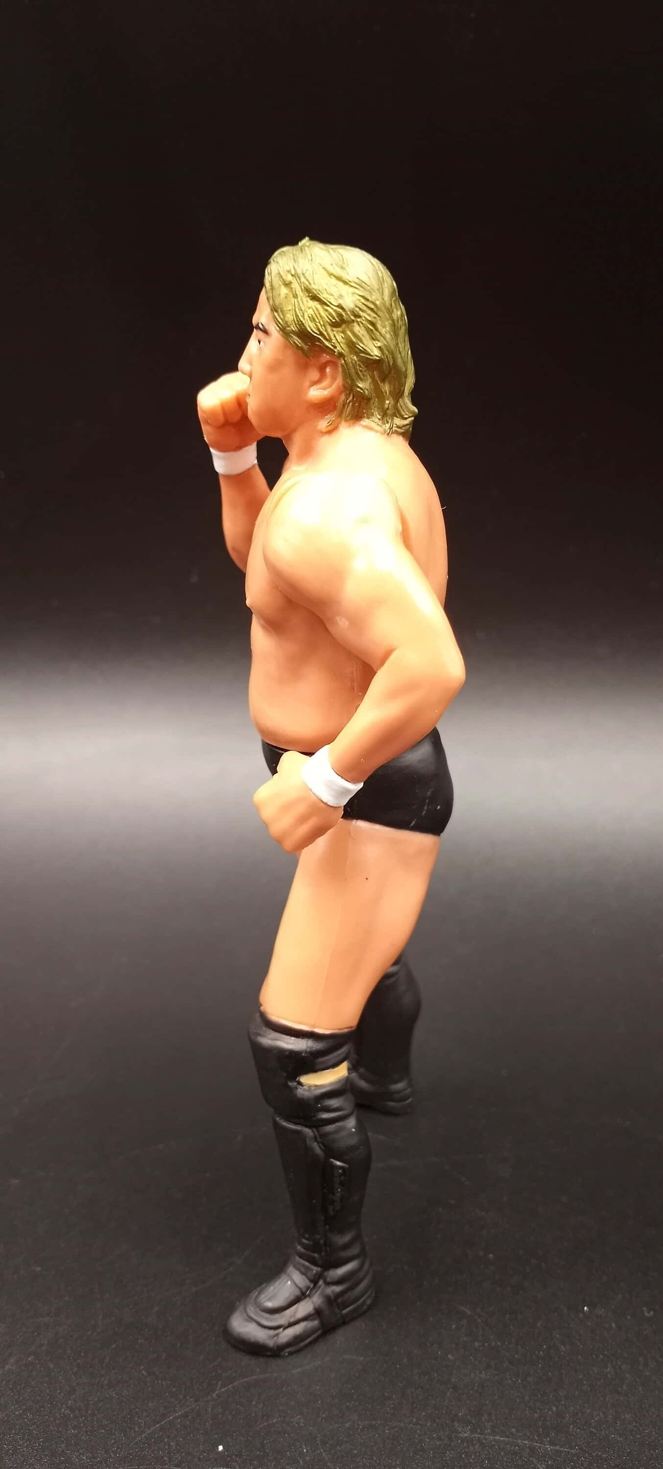 Yoshihiro Takayama Heykeli Yan Profil Duvar Kağıdı