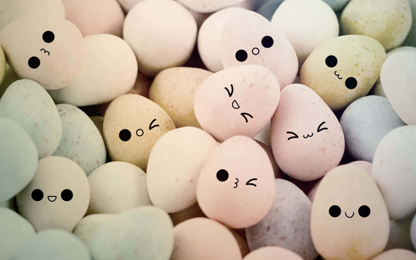 Yüzleri Olan Kawaii Yumurtaların Sevimli Arka Planı Duvar Kağıdı