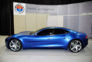 Açık Yolda Seyreden Fisker Karma Elektrikli Araç — MacBook Pro 14 Duvar Kağıdı