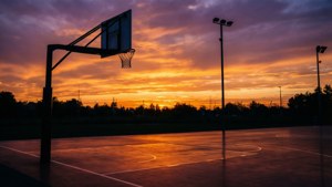 Gün batımında huzurlu ve boş basketbol sahası — Basketbol GIF Duvar Kağıdı