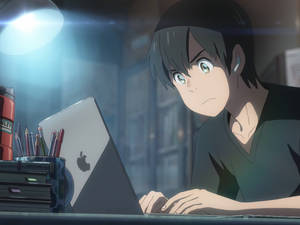 Anime Karakteri Macbook Dizüstü Bilgisayarda Yazı Yazıyor