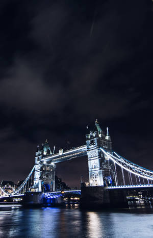 Aydınlatılmış Tower Bridge Gece Vakti duvar kağıdı — Galaxy Tab S10+ Duvar Kağıdı