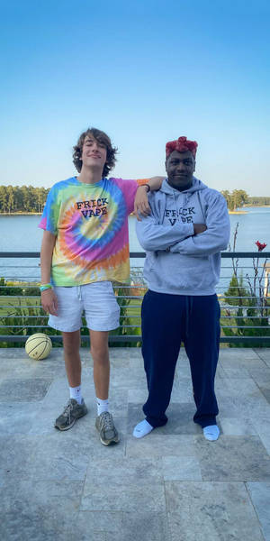 Baylen Levine ve Şarkıcı Yachty — 18:9 Duvar Kağıdı