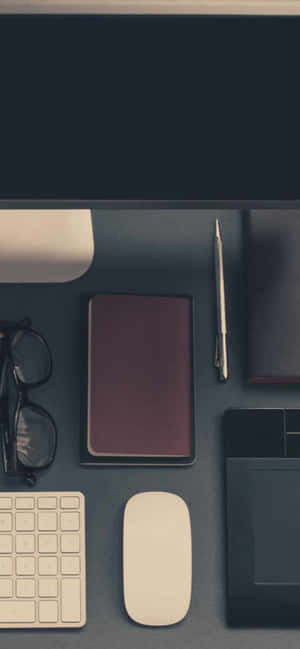 iPhone Xs Max Ofis Arka Planı — Realme C85 Duvar Kağıdı