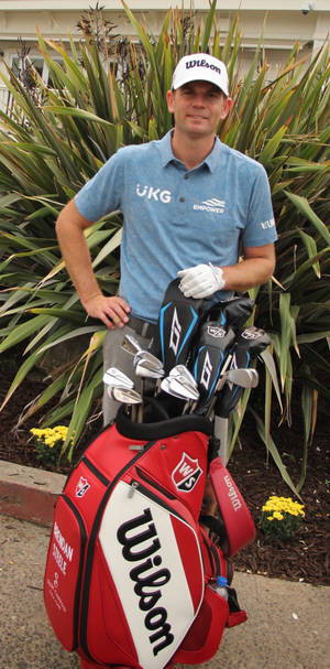 Brendan Steele Golf Çantasıyla — 18:9 Duvar Kağıdı