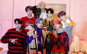 BTS Grup Fotoğrafı Moda Kıyafetlerle duvar kağıdı — Bts grup fotoğrafı GIF Duvar Kağıdı