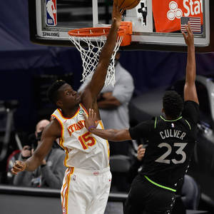 Clint Capela, Jerrett Culver'ı blokluyor duvar kağıdı — 1:1 Duvar Kağıdı