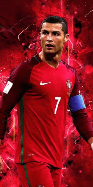 Cristiano Ronaldo sahada güçlü bir şut çekiyor