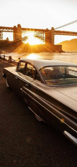 Dikey Vintage Cadillac Gün Batımı Duvar Kağıdı — iPhone 17 Pro Duvar Kağıdı