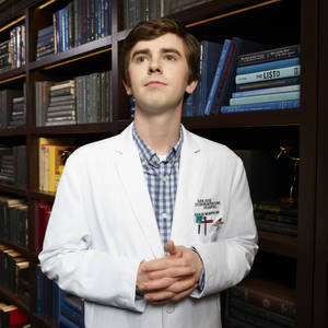 Dr. Shaun rolünde Freddie Highmore duvar kağıdı — Huawei nova Flip Duvar Kağıdı