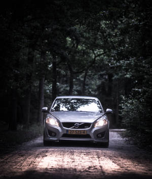Gri Volvo Sedan Kullanırken duvar kağıdı — Galaxy Z Fold Duvar Kağıdı