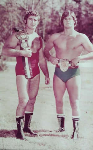 Güreşçiler Bob Armstrong ve Robert Fuller Vintage Tam Boy — RedMagic Tablet Duvar Kağıdı