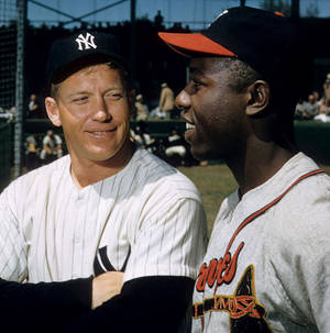 Hank Aaron ve Mickey Mantle — Huawei nova Flip S Duvar Kağıdı